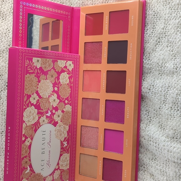Ace Beautē Blossom Passion Palette, 19.2g/0.68oz - Picture 2 of 13